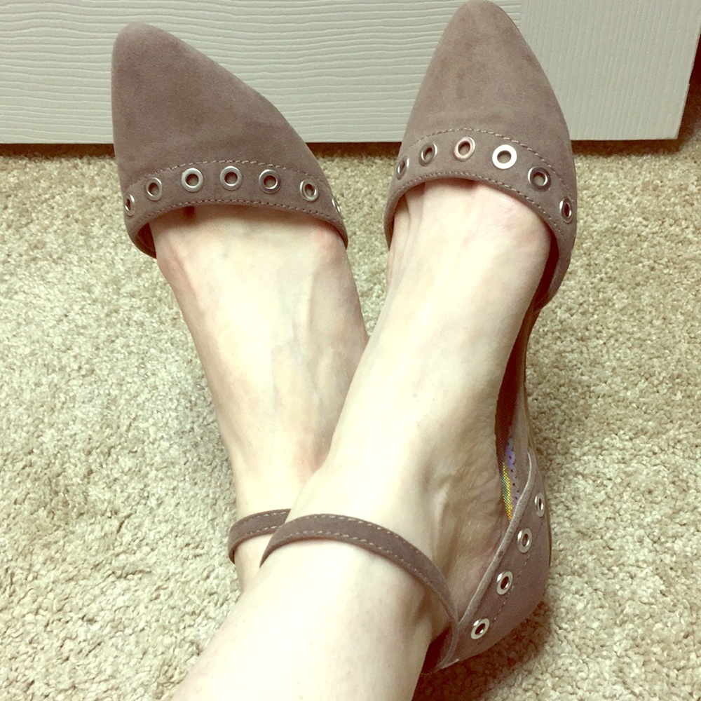 Adorable flats